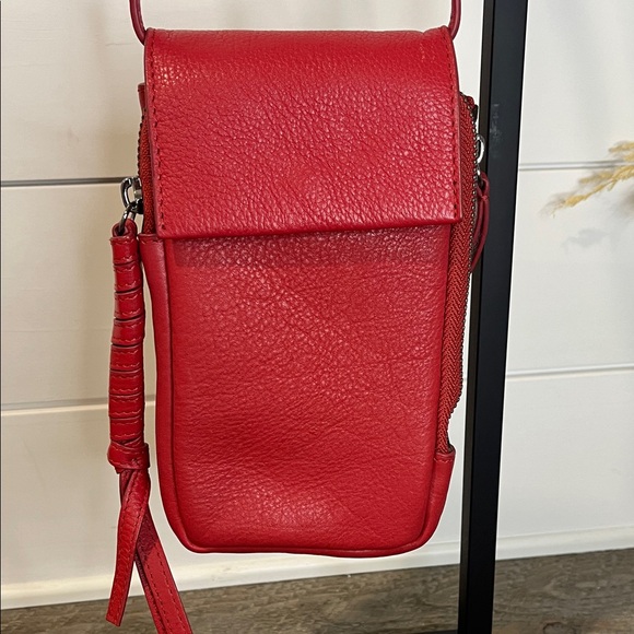 Vince Camuto Cory Sangaria Red Leather Cell Phone Wallet Crossbody Bag - Picture 3 of 14